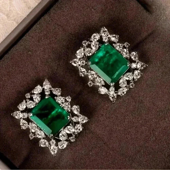 Emerald Green and Silver Statement Earrings - Picture 1 of 2